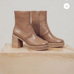 NWT Tan Block Heel Chelsea Boots
